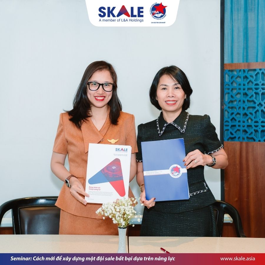 Đại diện Công ty SKALE bà Phạm Thị Mỹ Lệ Chủ tịch SKALE (bên phải) và Đại diện YBA Tân Sơn Nhất bà Thu Thảo (bên trái)